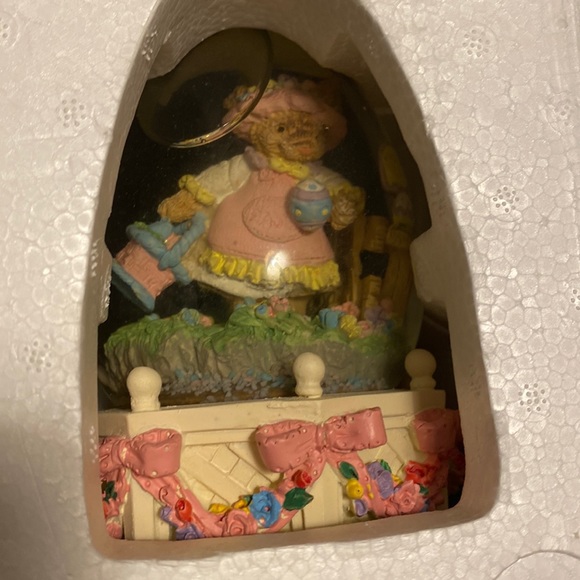 PCCW Inc. Other - NWOT and vintage Easter Bunny Water Globe